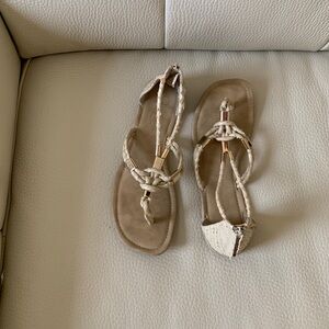 Jessica Simpson size 9 1/2.